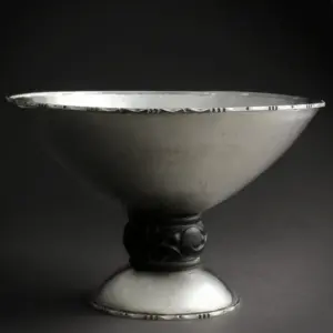 Nástolec na ovoce z tepaného stříbra, Německo, Art deco, kolem 1925