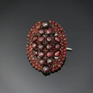 Starý medailon/brož s českými granáty - tombak, polovina 19. století