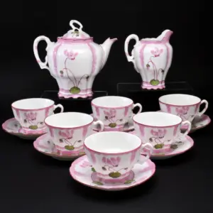 Secesní porcelánová čajová souprava s motivem bramboříků, Čechy, kolem 1900