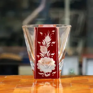 Obří Art Deco fasetovaná likérka, Československo, kolem 1930