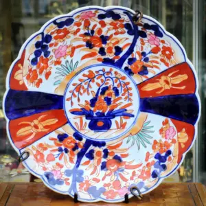 Porcelánový talíř Imari, Japonsko, kolem 1900