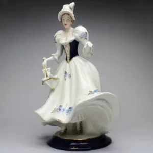 Porcelánová figurka Royal Dux, Dáma s deštníkem, Československo, kolem poloviny 20. století